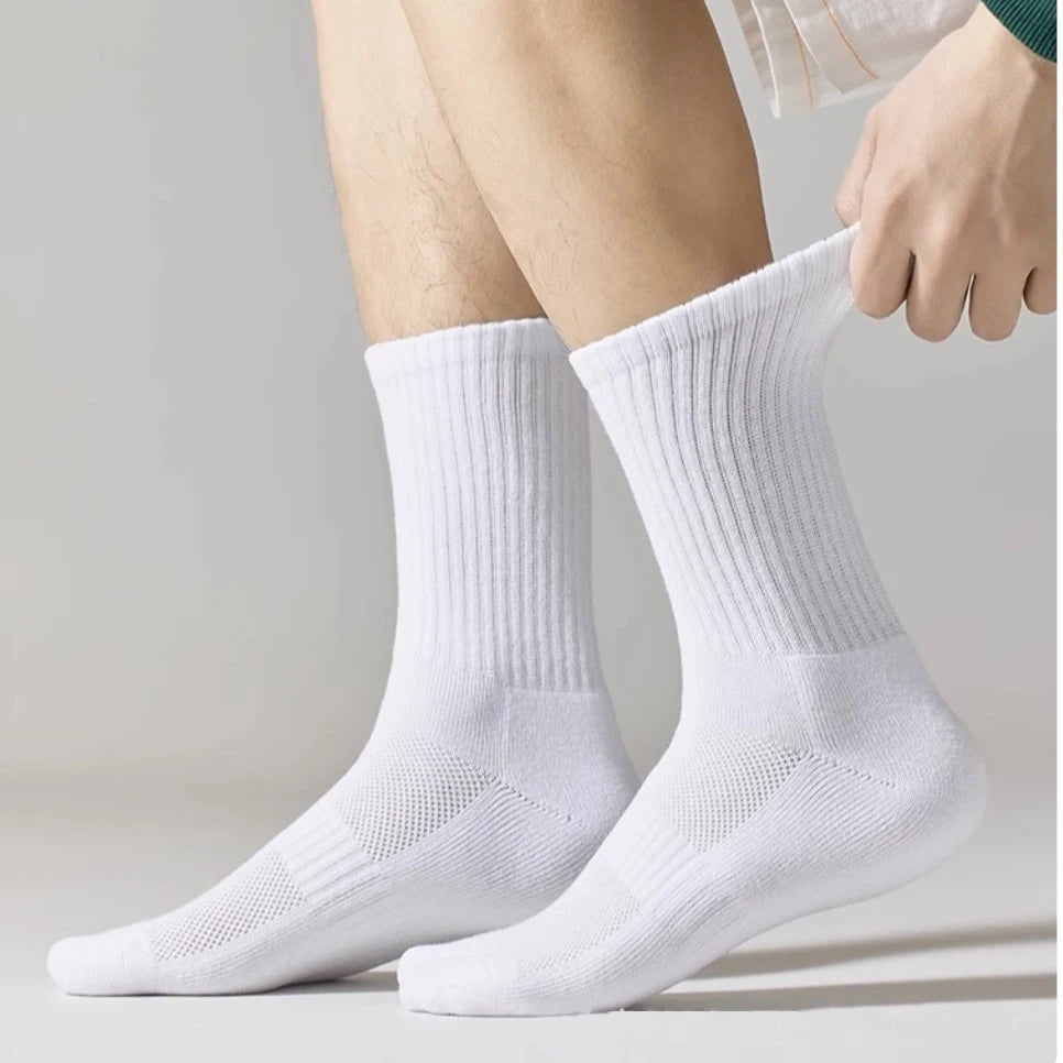20Pairs Men's Pure Cotton High Socks Classic Black/White Breathable Sweat-Absorbent Warm Elastic Sports Crew Socks