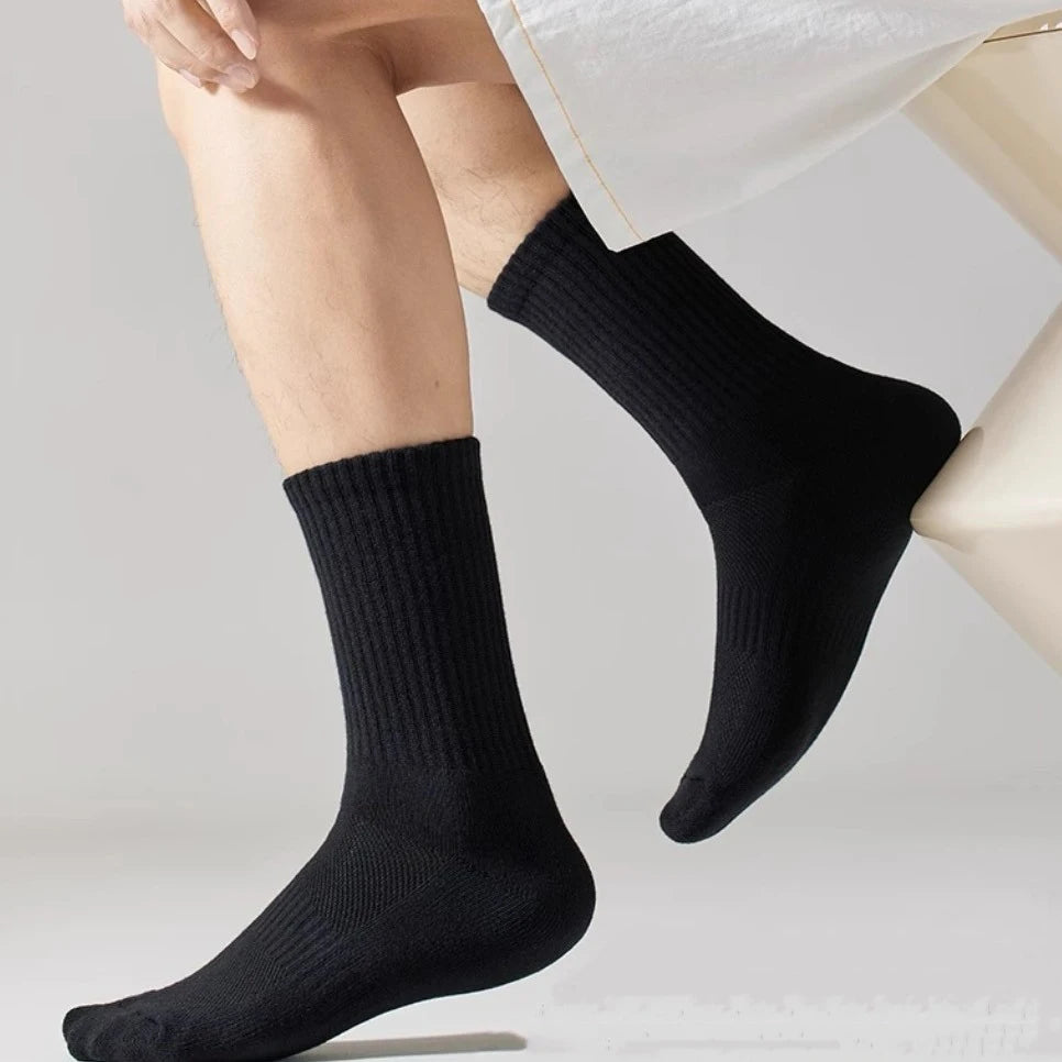 20Pairs Men's Pure Cotton High Socks Classic Black/White Breathable Sweat-Absorbent Warm Elastic Sports Crew Socks