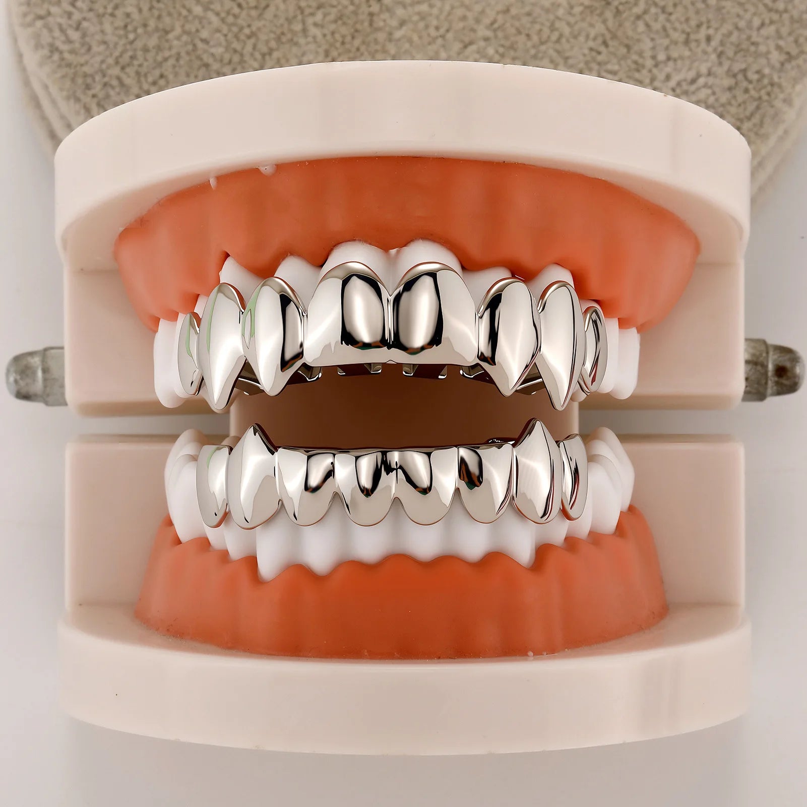 New Gold Top Bottom 8/8 Glossy Teeth Grillz Vampire Fangs Hip Hop Mouth Tooth Caps For Women Men Jewelry Halloween Cosplay Gift