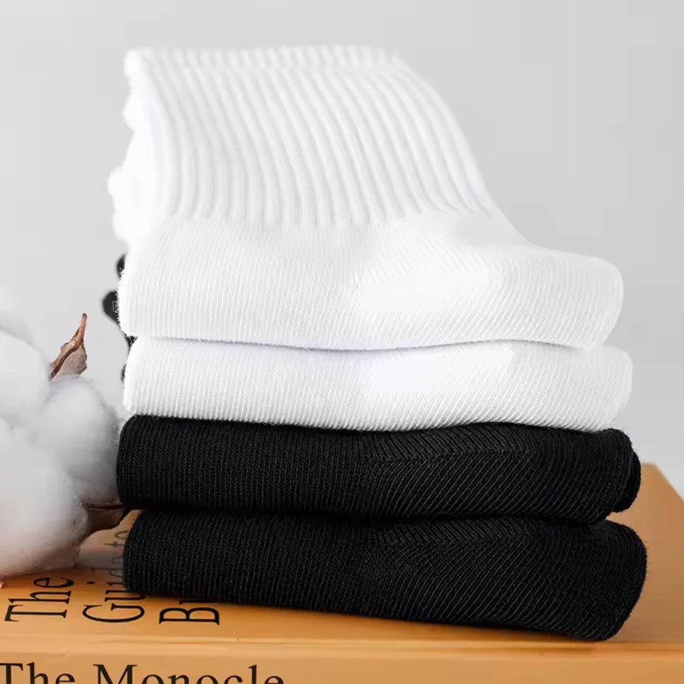 20Pairs Men's Pure Cotton High Socks Classic Black/White Breathable Sweat-Absorbent Warm Elastic Sports Crew Socks