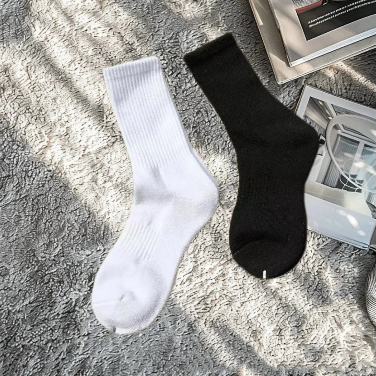 20Pairs Men's Pure Cotton High Socks Classic Black/White Breathable Sweat-Absorbent Warm Elastic Sports Crew Socks