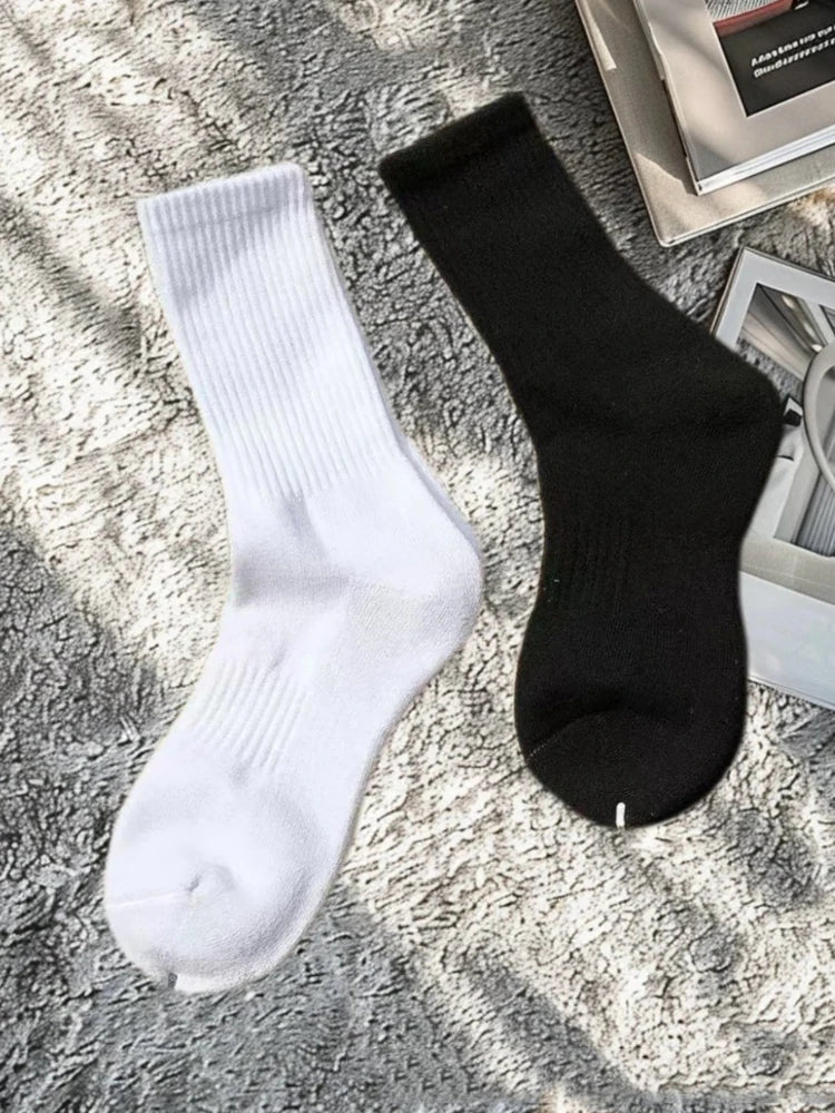 20Pairs Men's Pure Cotton High Socks Classic Black/White Breathable Sweat-Absorbent Warm Elastic Sports Crew Socks
