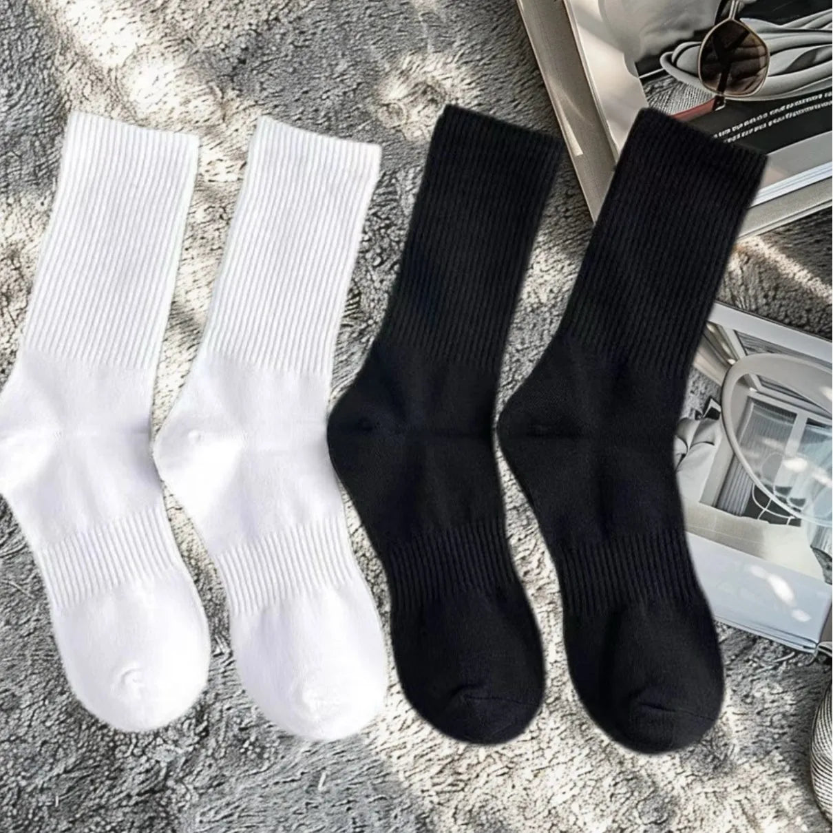 20Pairs Men's Pure Cotton High Socks Classic Black/White Breathable Sweat-Absorbent Warm Elastic Sports Crew Socks